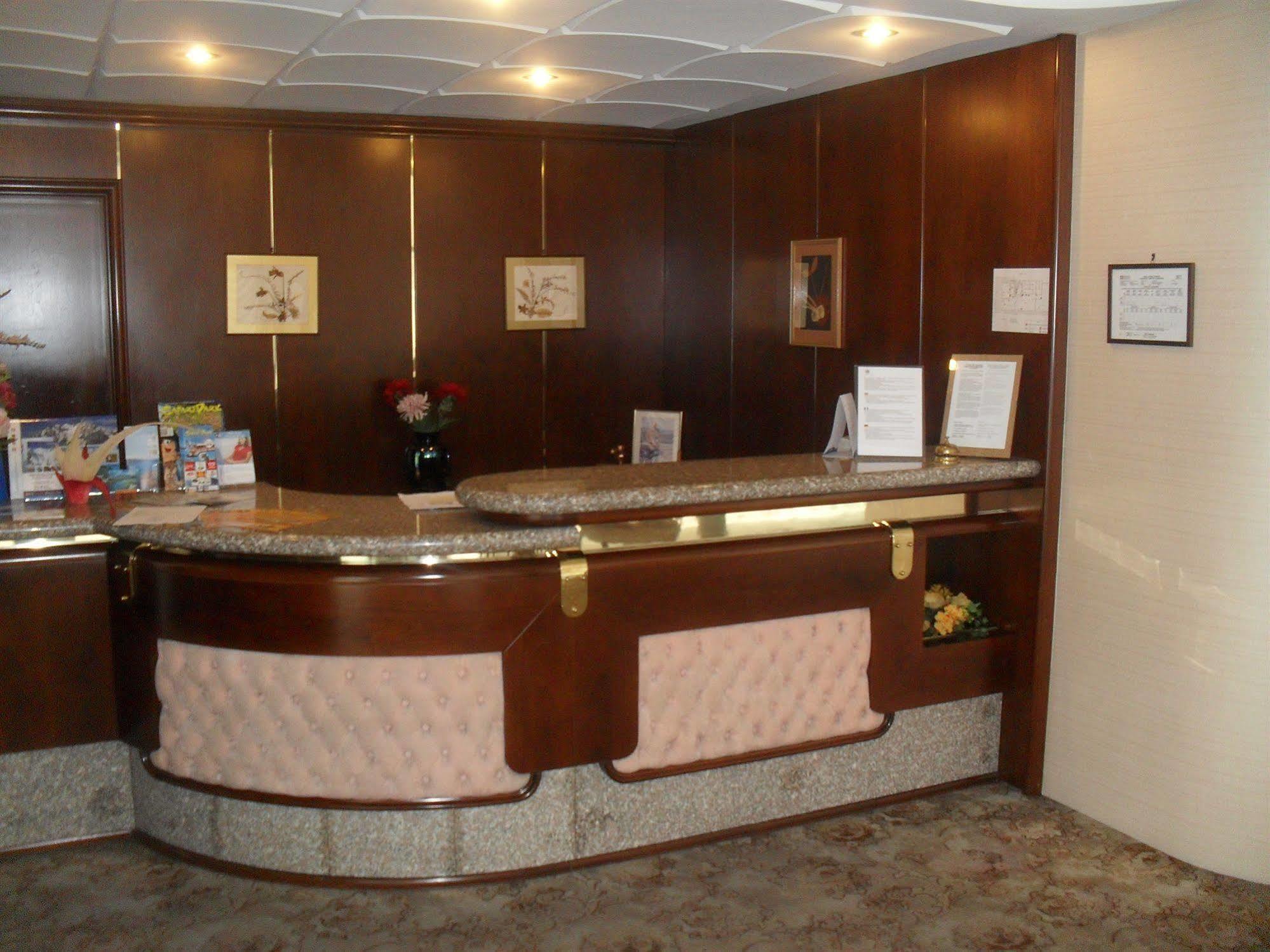 Hotel Antares Арона Екстер'єр фото