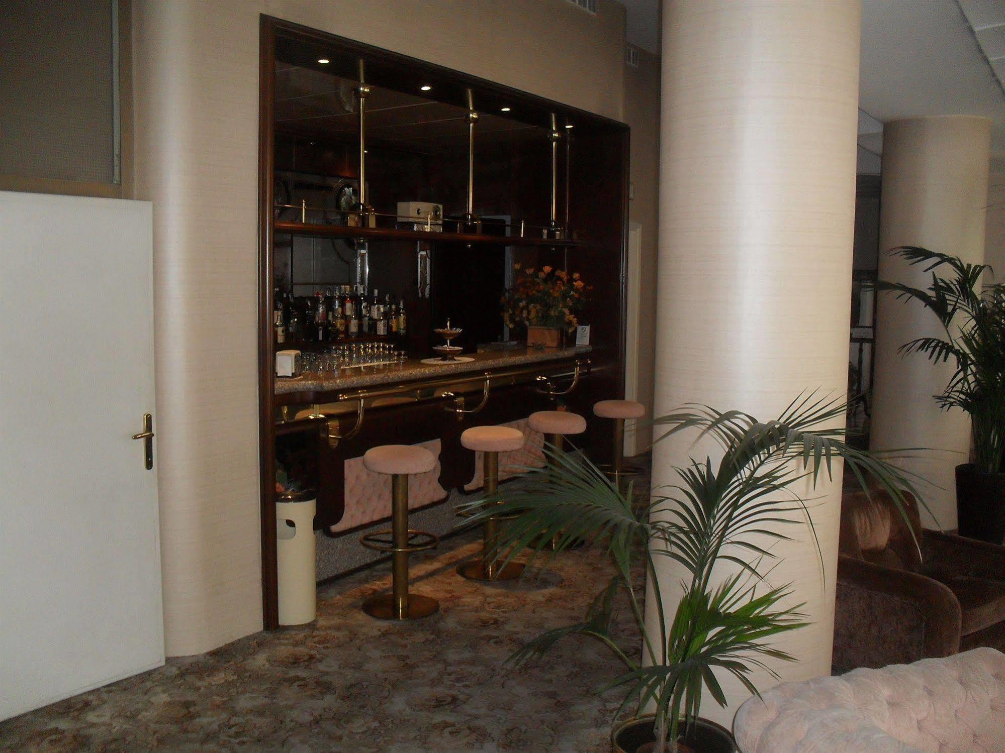 Hotel Antares Арона Екстер'єр фото
